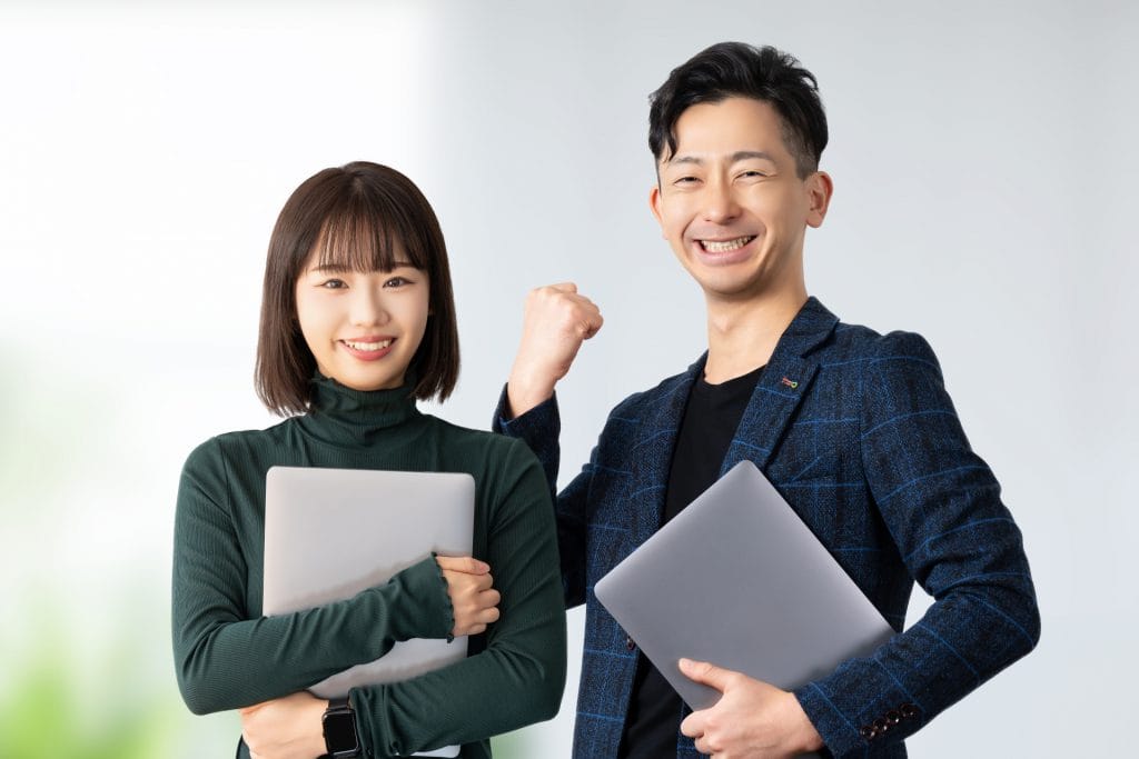 私たちは、お客様の目的やターゲットに合わせ、デザイン性と情報設計を両立したパンフレットを制作します。美しいレイアウト、統一感のあるビジュアル、読みやすい文章で、手に取った人の心に響く一冊をご提案します。