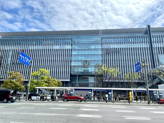 福岡の中小企業がウェブサイトを通じて事業を成長させる事例は増えています。ここでは、具体的な成功事例を3つ取り上げ、集客とブランディングに成功したホームページ制作のポイントを解説します。